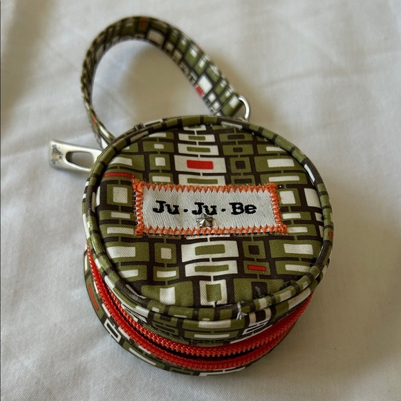 Ju Ju Be Paci Pod Pacifier Holder in Jungle Maze design - Picture 1 of 8